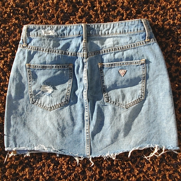 GUESS - PEARED DISTRESS JEAN SKIRT - Picture 4 of 10